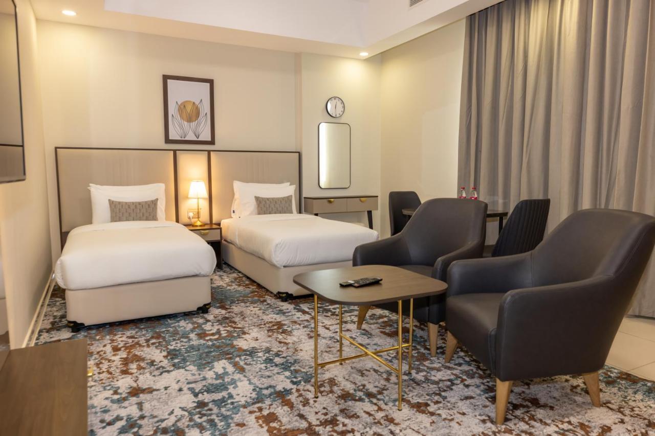 Platinum Coast Hotel Apartments Fujairah Exterior photo Deluxe room