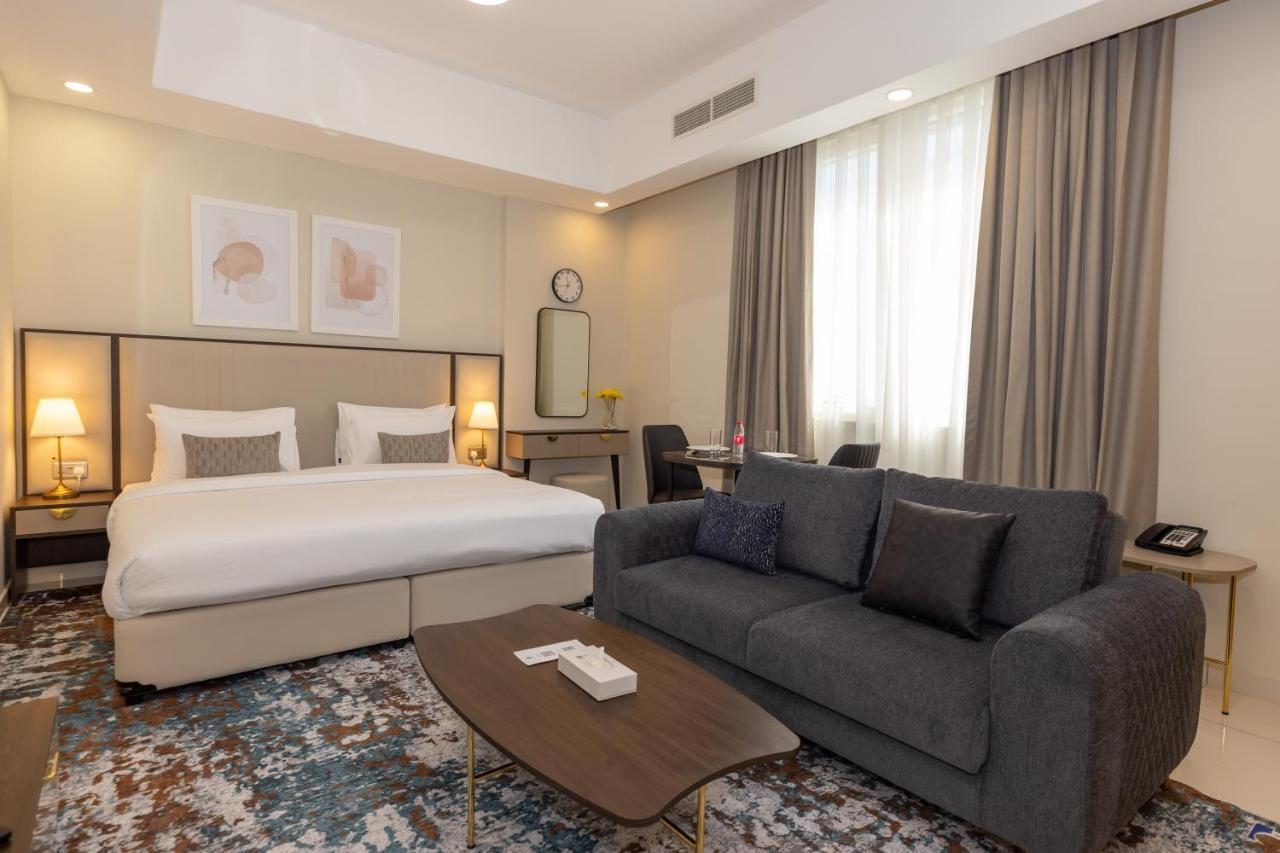 Platinum Coast Hotel Apartments Fujairah Exterior photo A room at the hotel